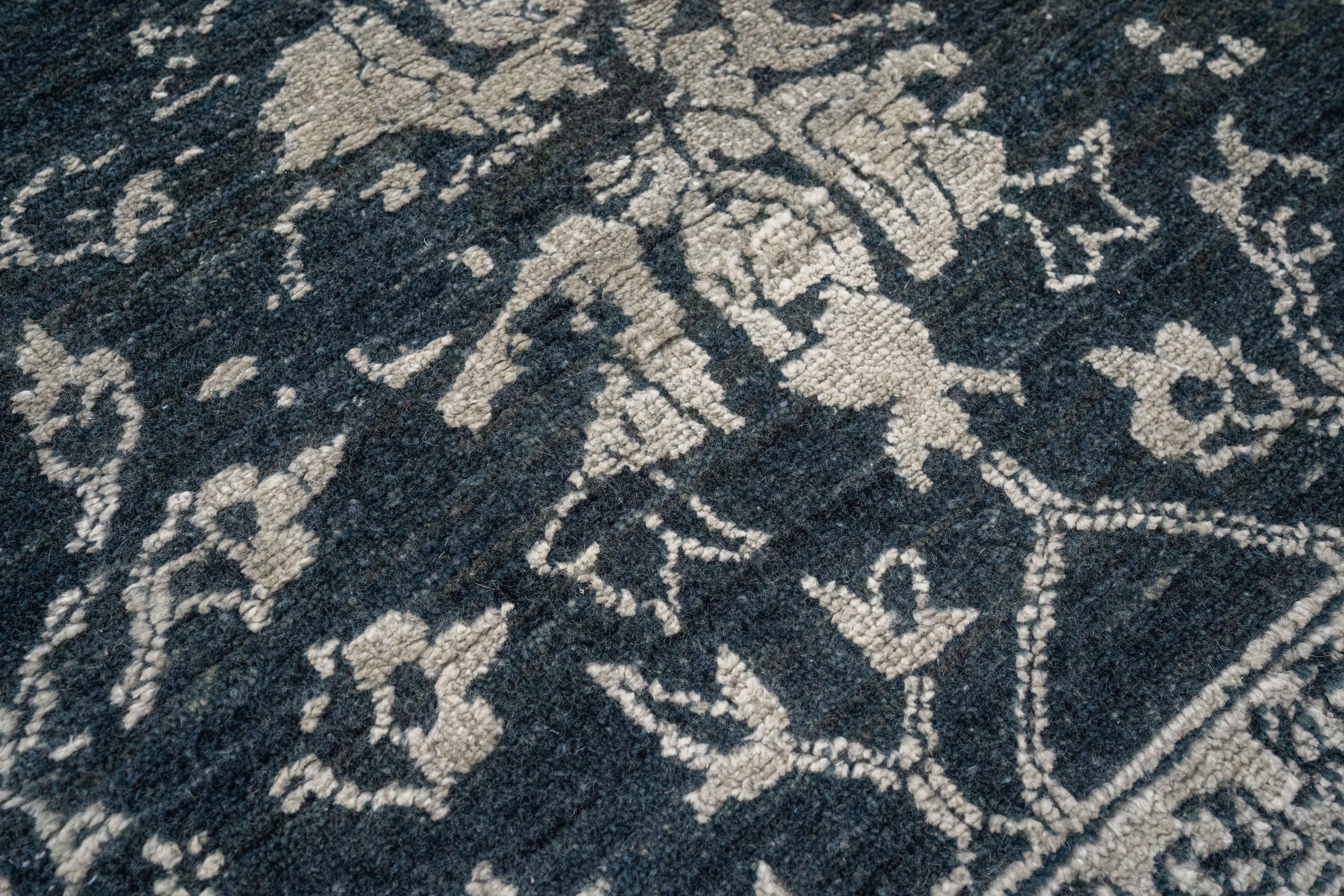 Handknotted Carpet, DIA - 1339 VASE 3, Outer Space & Pastel Gray